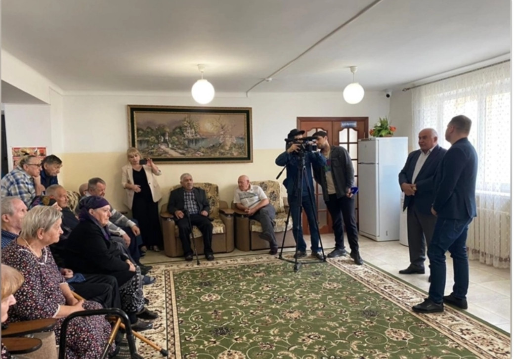 Депутат Государственной Думы РФ, член фракции «Единая Россия» Бичаев Артём Александрович посетил дом – интернат для престарелых и инвалидов «Ветеран».